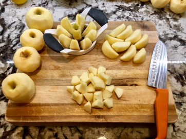 Apple-cutting-overview_applesauce